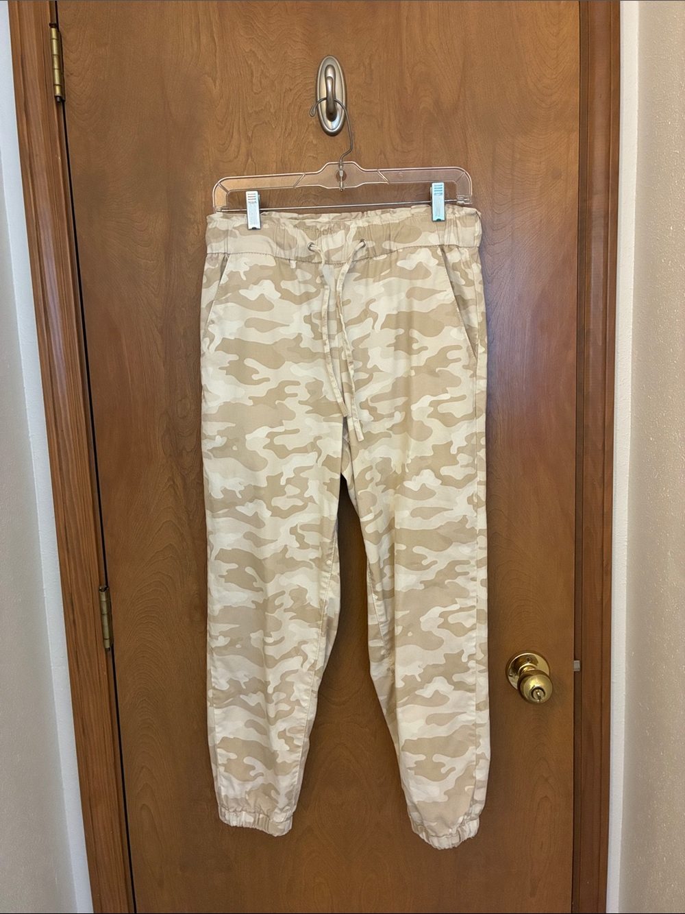 Levi's Women’s Beige Camo Joggers size small